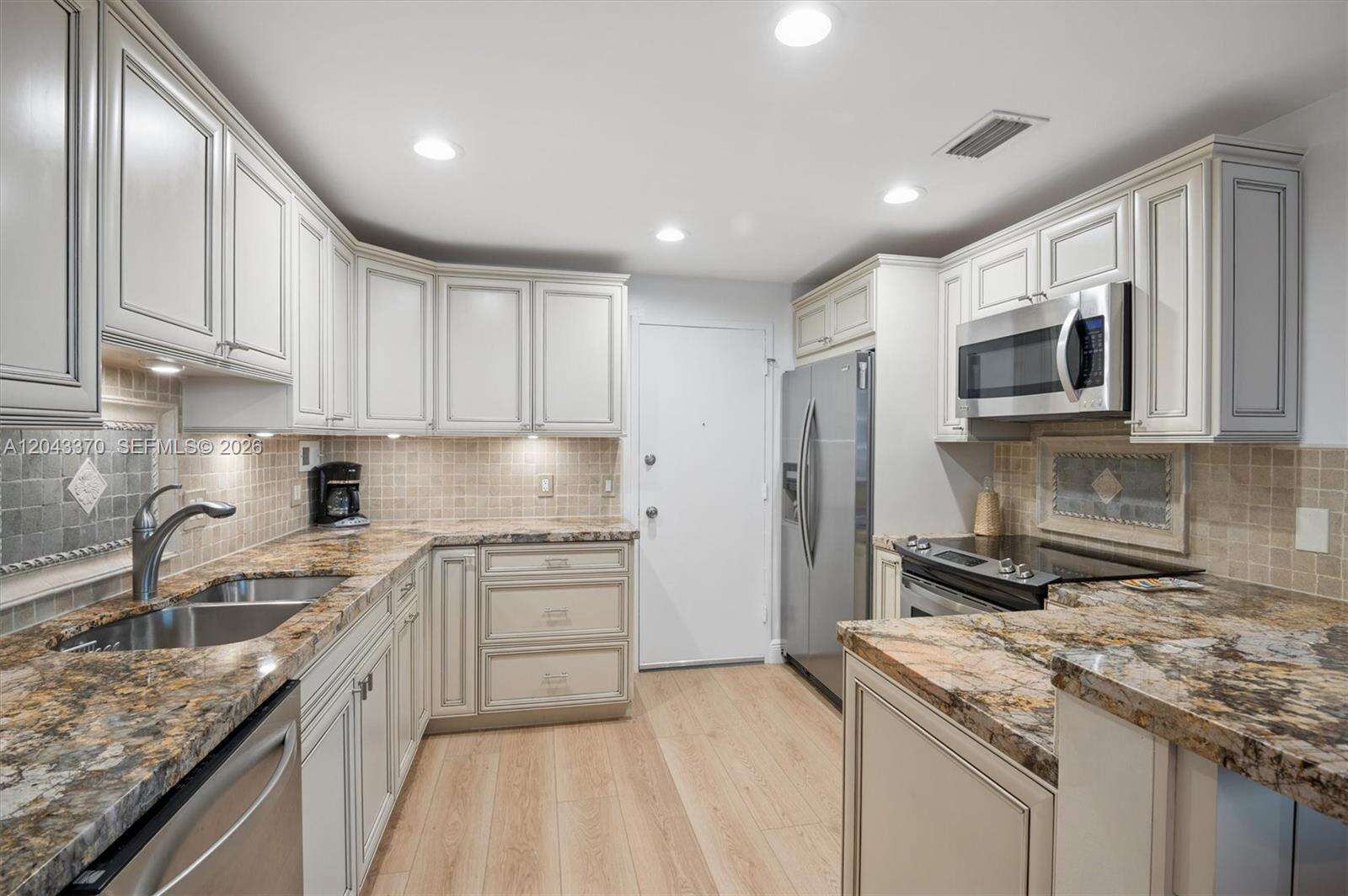 Alexander Towers at 3505 Ocean Dr, Hollywood, FL 33019 - For Rent photo 3
