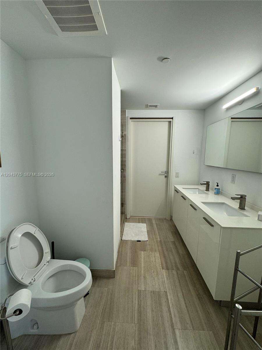 Brickell House at 1300 Brickell Bay Dr, Miami, FL 33131 - For Rent photo 6