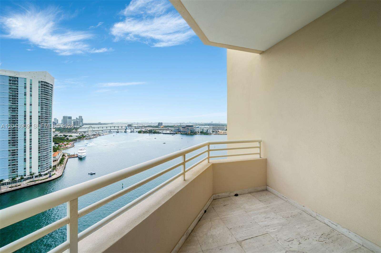 One Tequesta Point at 888 Brickell Key Dr, Miami, FL 33131 - For Rent photo 24