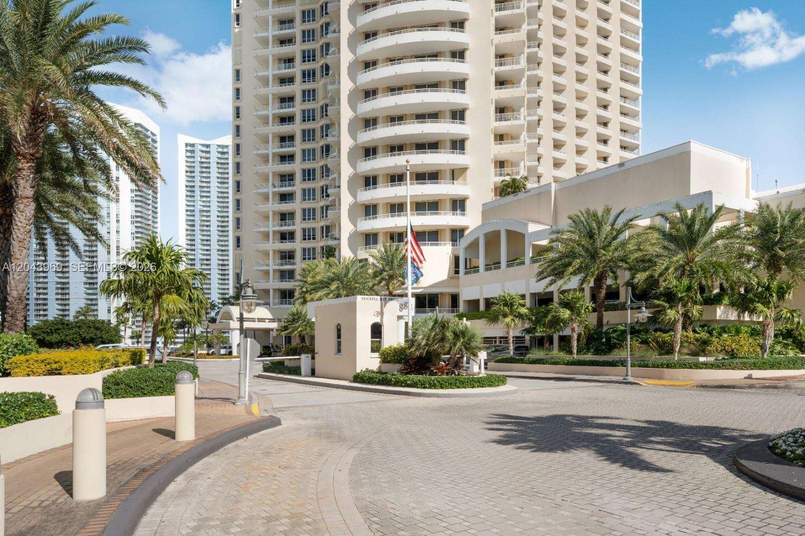 One Tequesta Point at 888 Brickell Key Dr, Miami, FL 33131 - For Rent photo 41