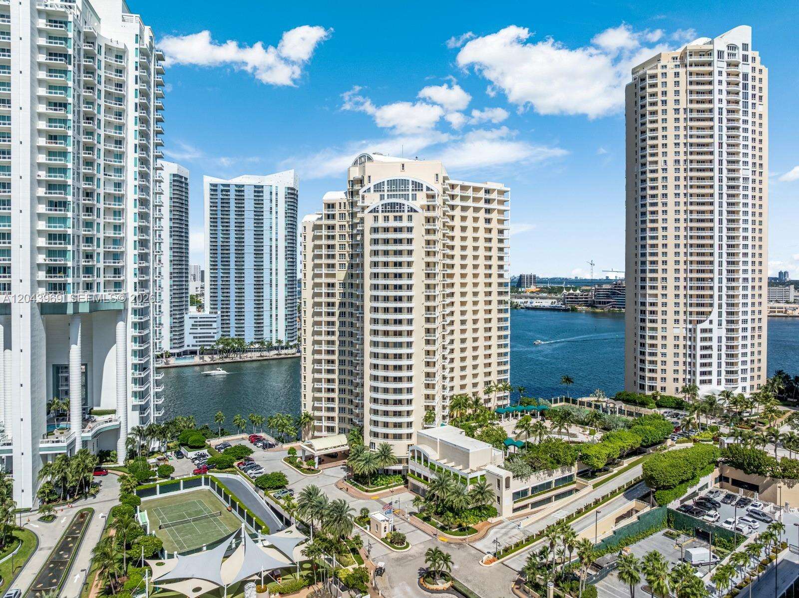 One Tequesta Point at 888 Brickell Key Dr, Miami, FL 33131 - For Rent photo 54