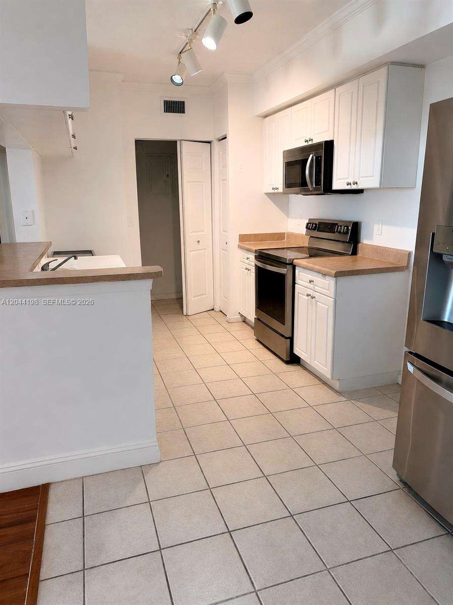 Porto Bellagio at 17145 Bay Rd, Sunny Isles Beach, FL 33160 - For Rent photo 3
