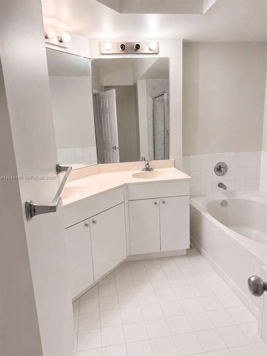 Porto Bellagio at 17145 Bay Rd, Sunny Isles Beach, FL 33160 - For Rent photo 5