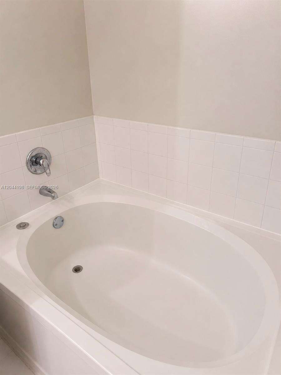 Porto Bellagio at 17145 Bay Rd, Sunny Isles Beach, FL 33160 - For Rent photo 6