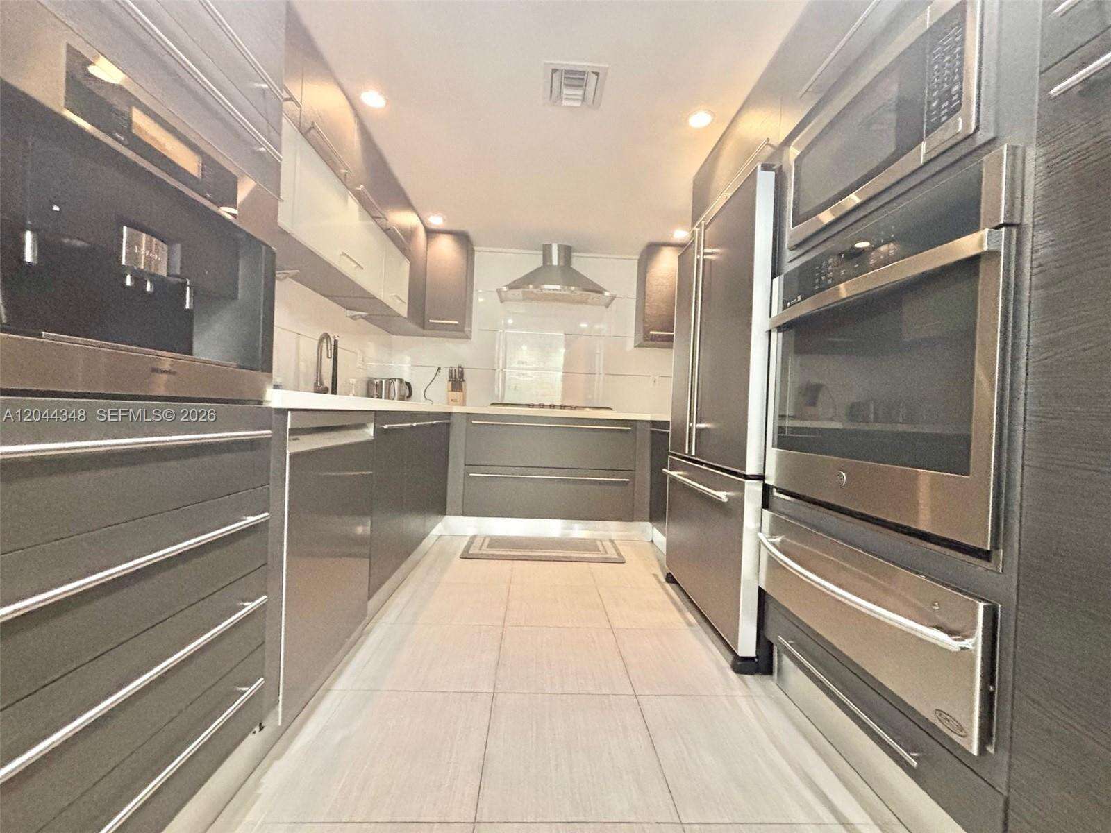 Parker Plaza at 2030 Ocean Dr, Hallandale Beach, FL 33009 - For Rent photo 1