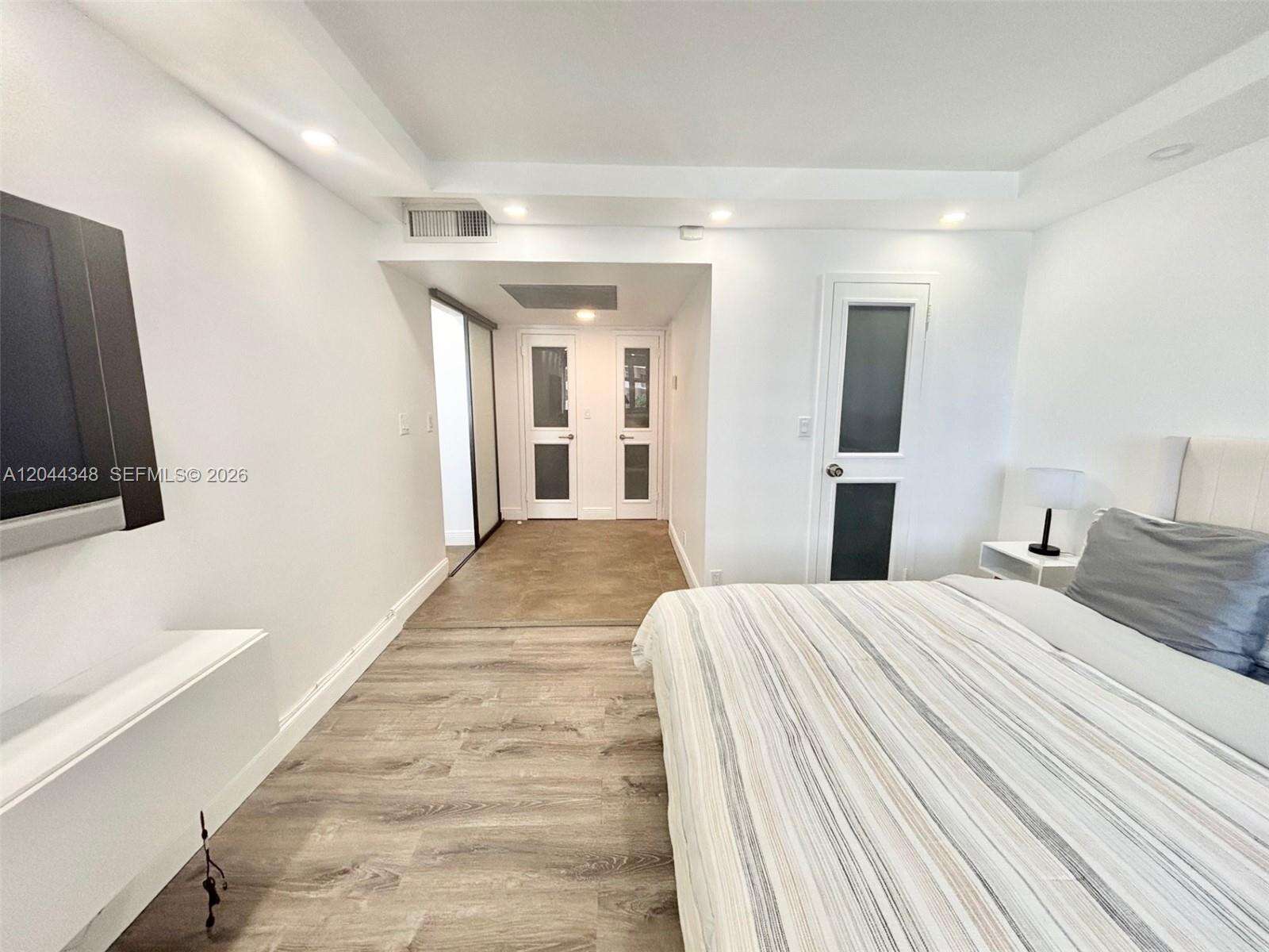 Parker Plaza at 2030 Ocean Dr, Hallandale Beach, FL 33009 - For Rent photo 11