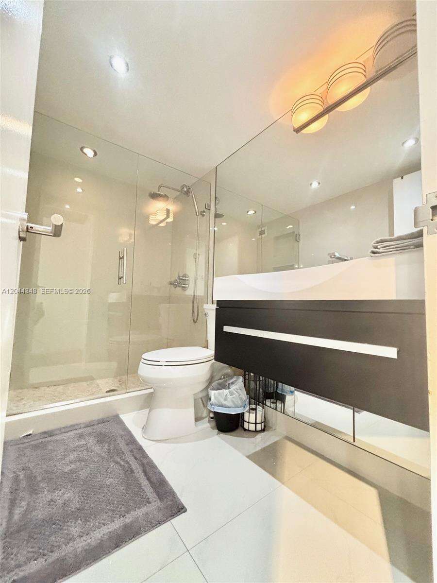 Parker Plaza at 2030 Ocean Dr, Hallandale Beach, FL 33009 - For Rent photo 13