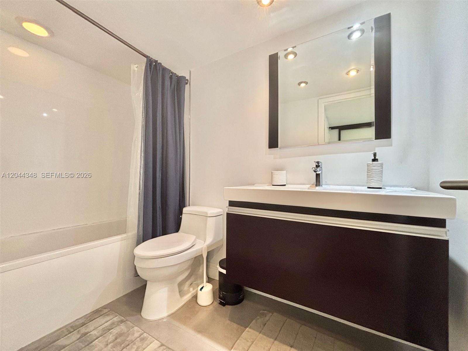 Parker Plaza at 2030 Ocean Dr, Hallandale Beach, FL 33009 - For Rent photo 16