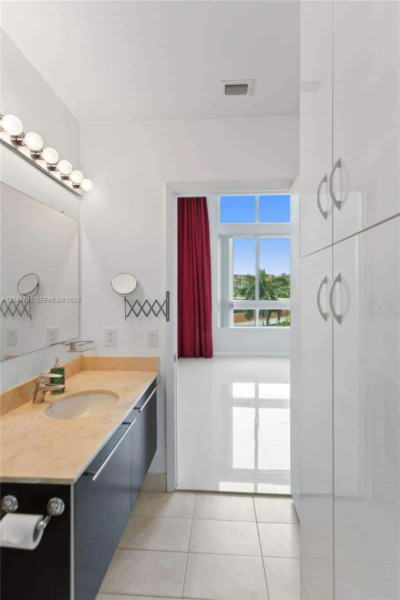 Quantum On The Bay at 1900 Bayshore Dr Dr, Miami, FL 33132 - For Rent photo 9