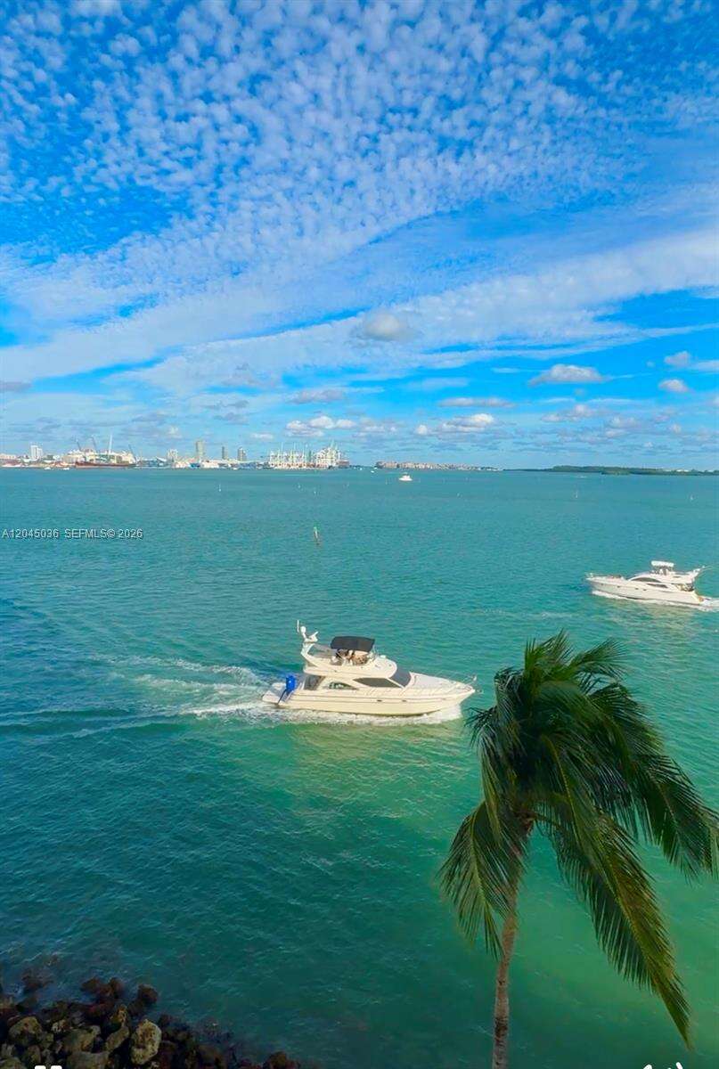 St Louis at 800 Claughton Island Dr, Miami, FL 33131 - For Rent photo 11