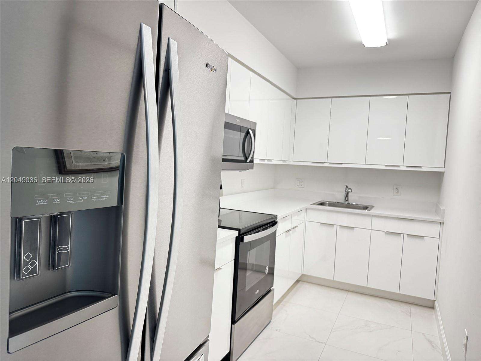 St Louis at 800 Claughton Island Dr, Miami, FL 33131 - For Rent photo 7