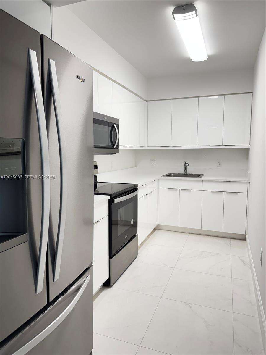St Louis at 800 Claughton Island Dr, Miami, FL 33131 - For Rent photo 10