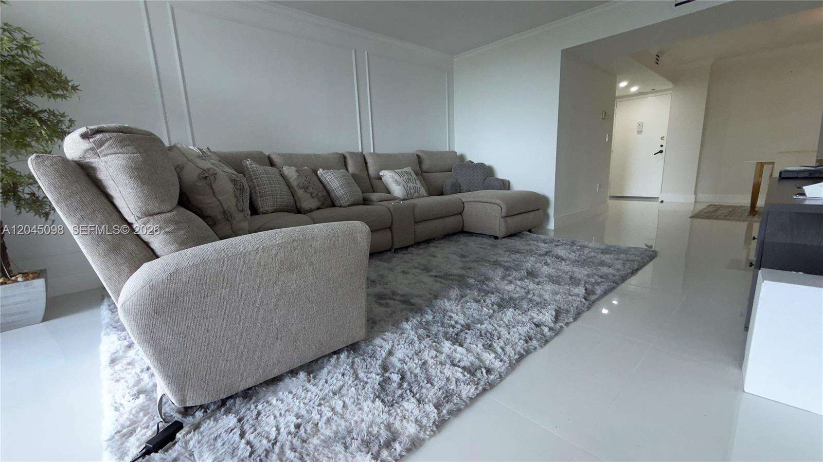 Brickell Bay Club at 2333 Brickell Ave, Miami, FL 33129 - For Rent photo 15