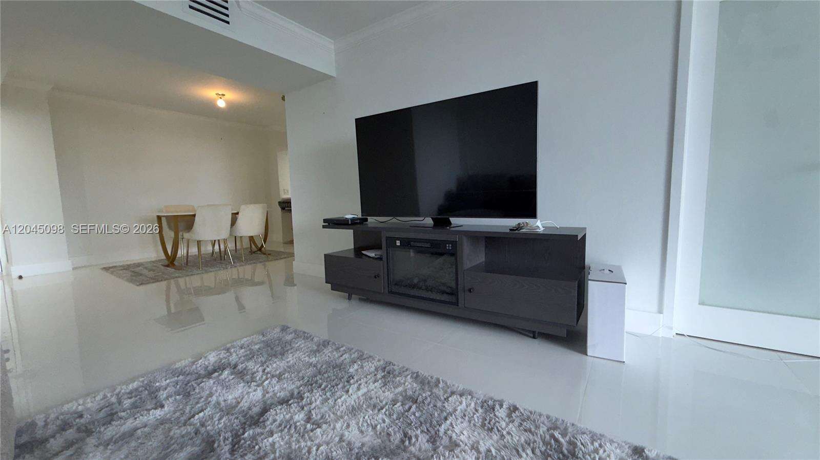 Brickell Bay Club at 2333 Brickell Ave, Miami, FL 33129 - For Rent photo 16
