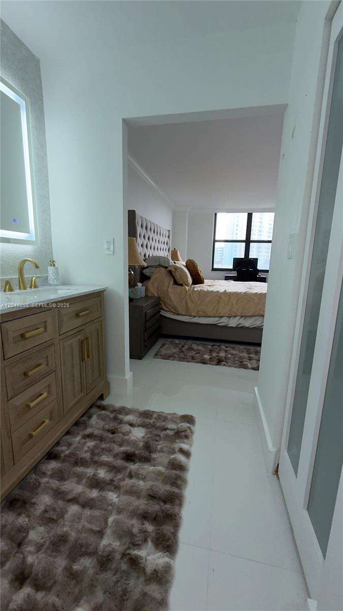 Brickell Bay Club at 2333 Brickell Ave, Miami, FL 33129 - For Rent photo 20