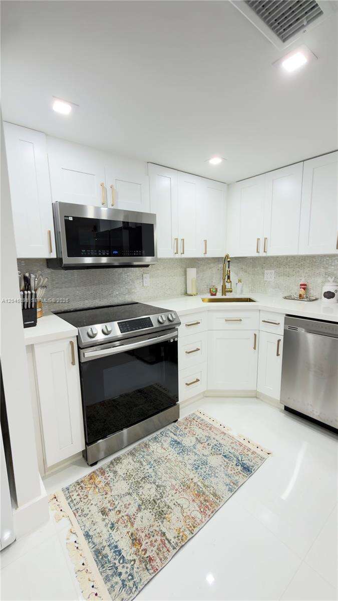 Brickell Bay Club at 2333 Brickell Ave, Miami, FL 33129 - For Rent photo 3