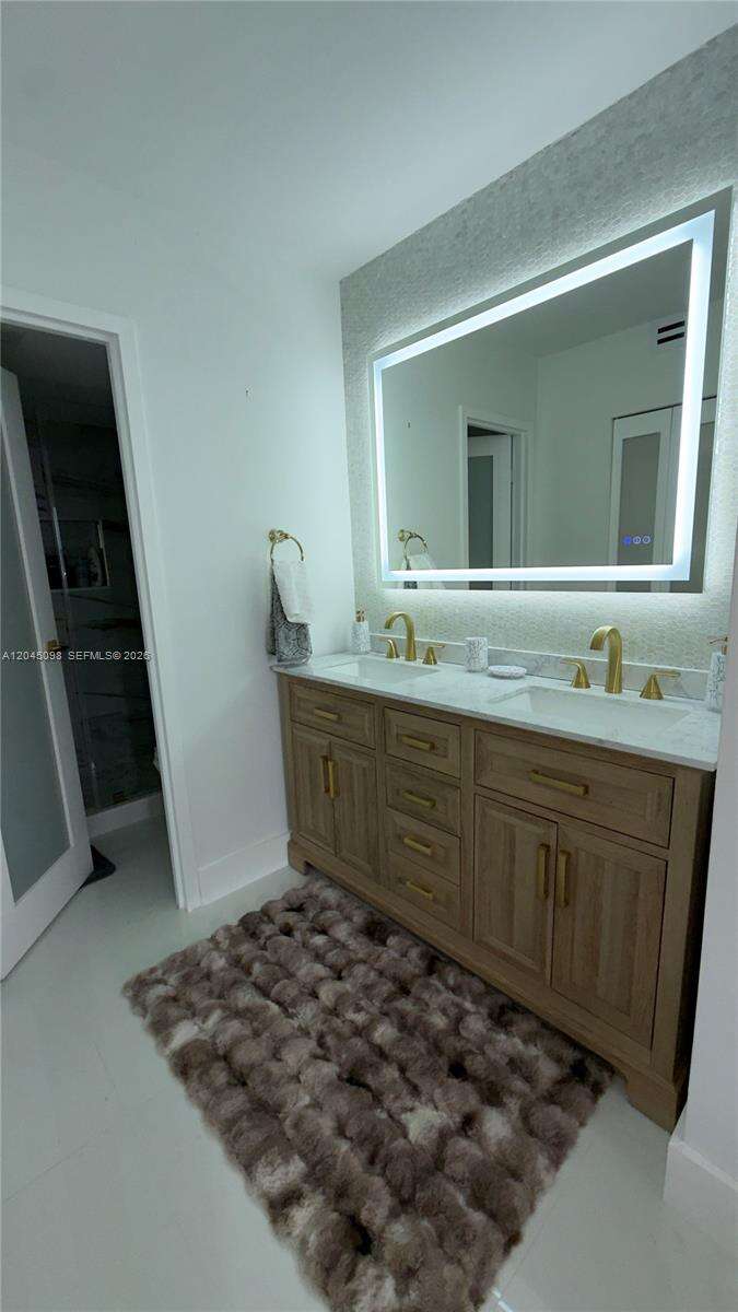 Brickell Bay Club at 2333 Brickell Ave, Miami, FL 33129 - For Rent photo 21