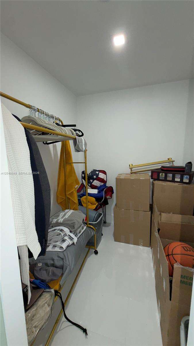 Brickell Bay Club at 2333 Brickell Ave, Miami, FL 33129 - For Rent photo 22