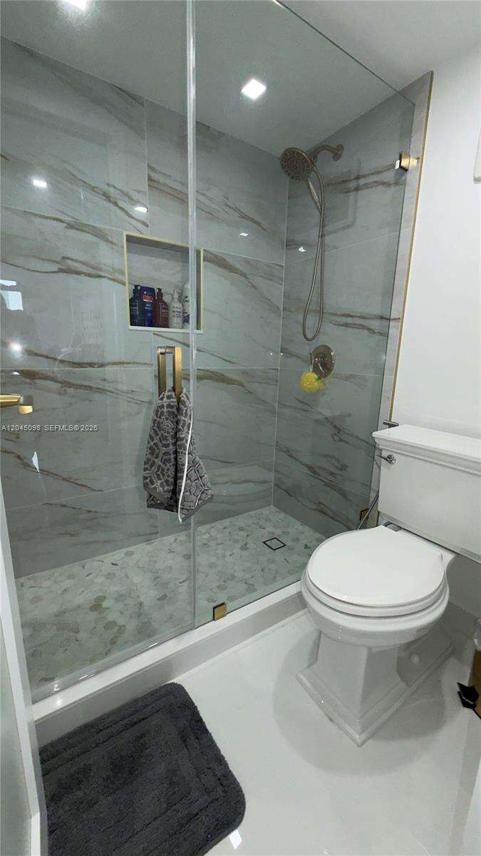Brickell Bay Club at 2333 Brickell Ave, Miami, FL 33129 - For Rent photo 24