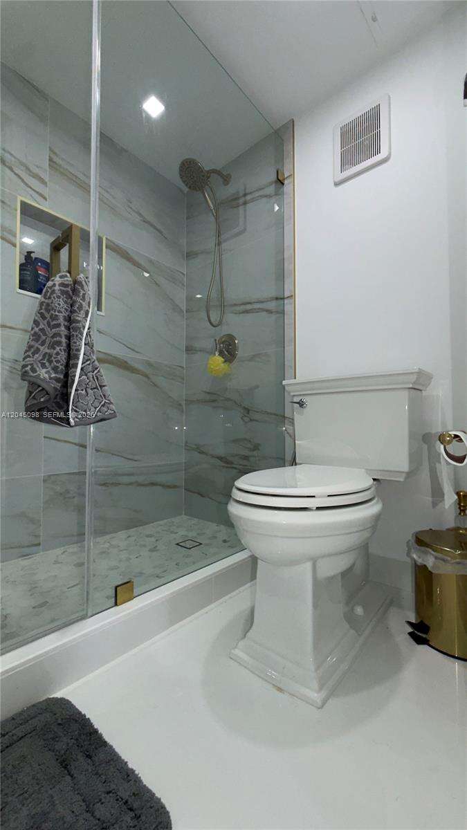 Brickell Bay Club at 2333 Brickell Ave, Miami, FL 33129 - For Rent photo 25