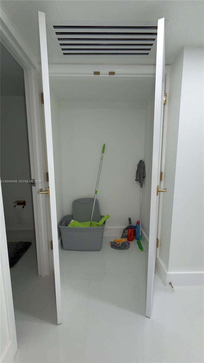 Brickell Bay Club at 2333 Brickell Ave, Miami, FL 33129 - For Rent photo 26
