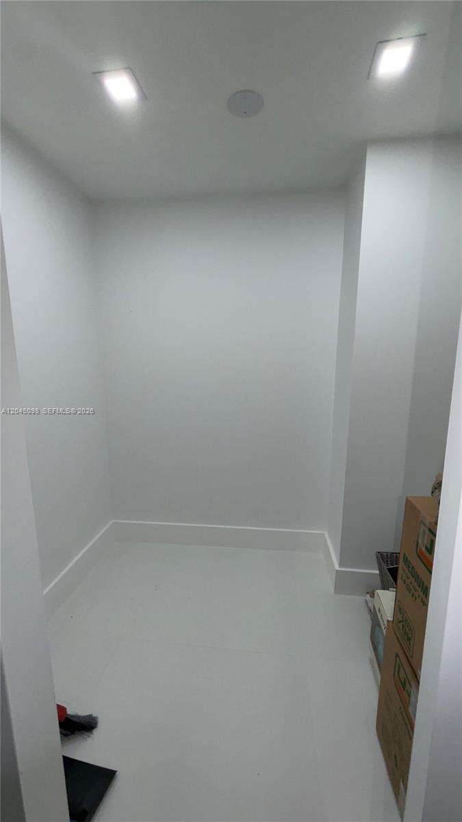 Brickell Bay Club at 2333 Brickell Ave, Miami, FL 33129 - For Rent photo 30