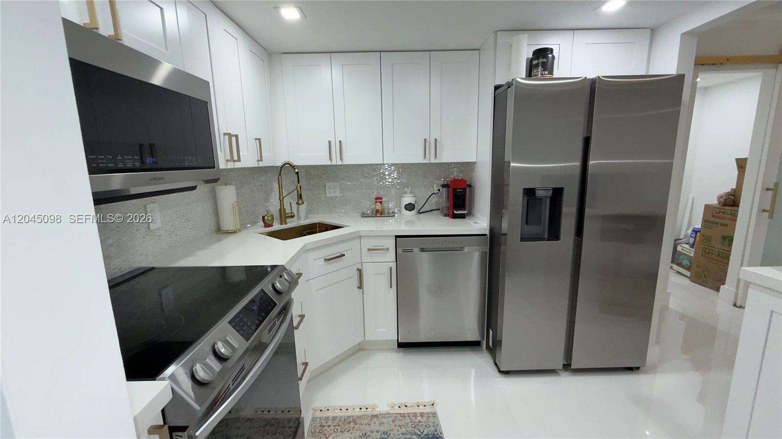 Brickell Bay Club at 2333 Brickell Ave, Miami, FL 33129 - For Rent photo 6