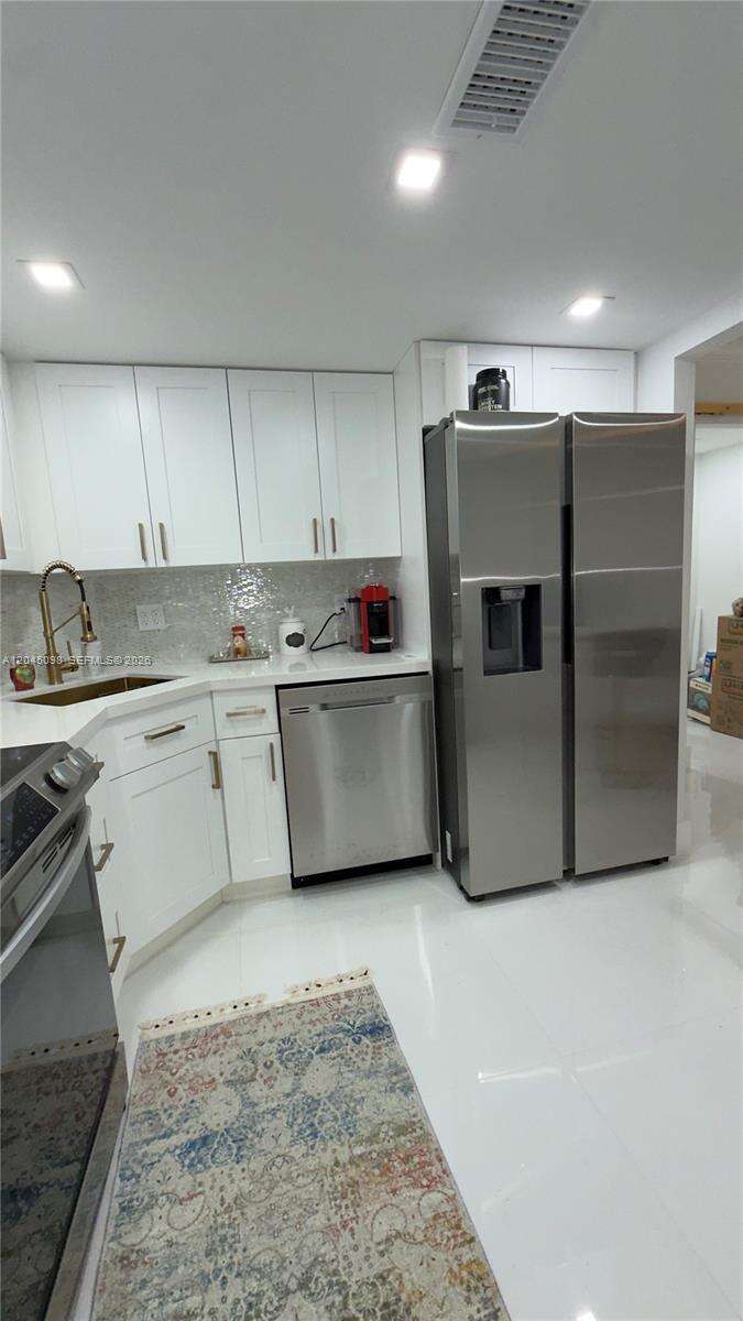 Brickell Bay Club at 2333 Brickell Ave, Miami, FL 33129 - For Rent photo 7