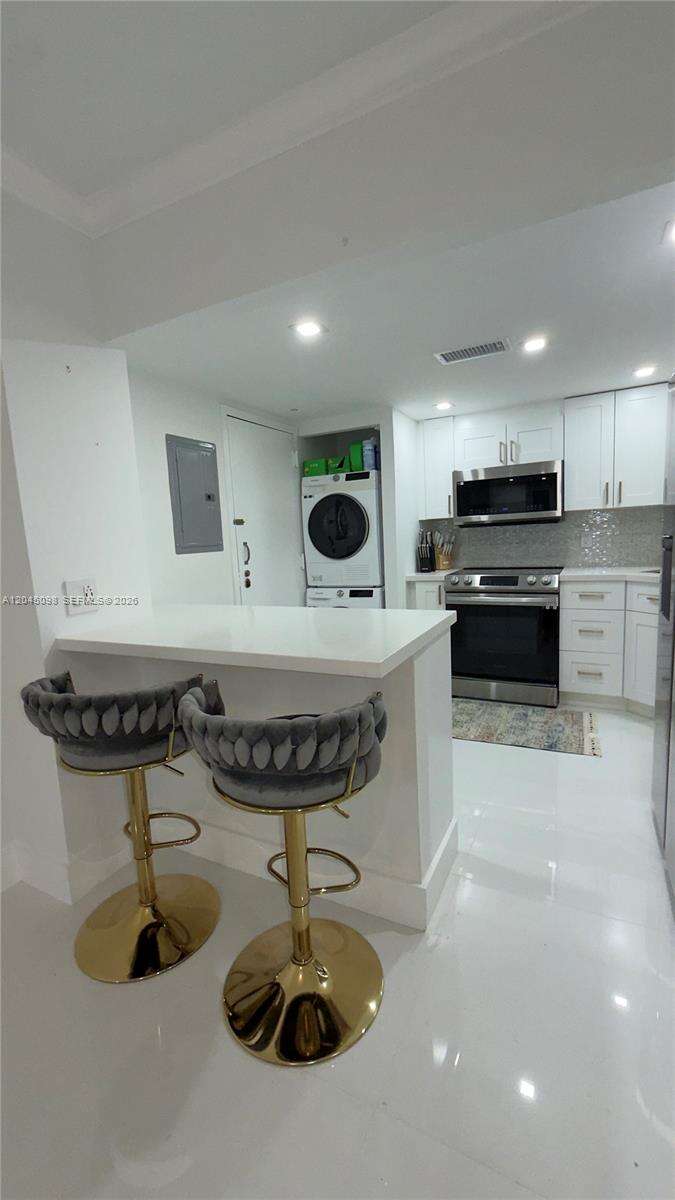 Brickell Bay Club at 2333 Brickell Ave, Miami, FL 33129 - For Rent photo 8