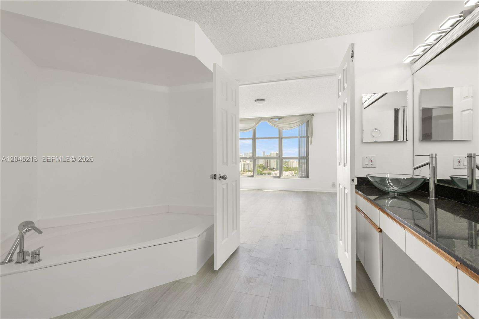 Mystic Pointe Tower 500 at 3530 Mystic Pointe Dr, Aventura, FL 33180 - For Rent photo 11