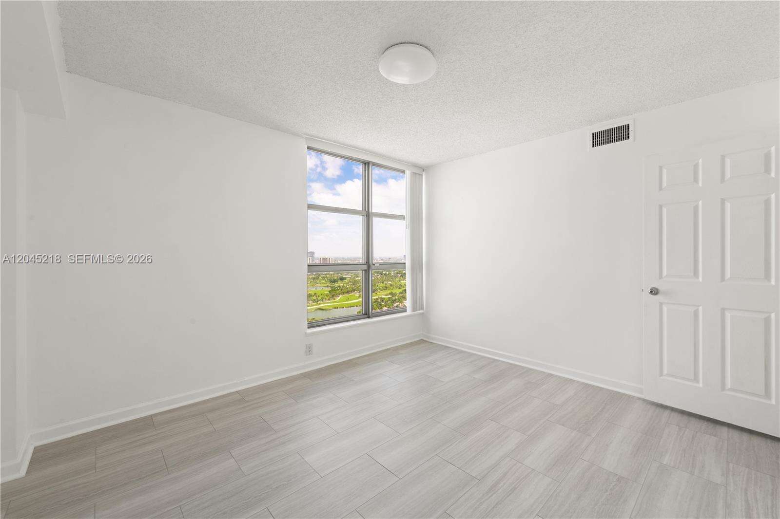 Mystic Pointe Tower 500 at 3530 Mystic Pointe Dr, Aventura, FL 33180 - For Rent photo 9