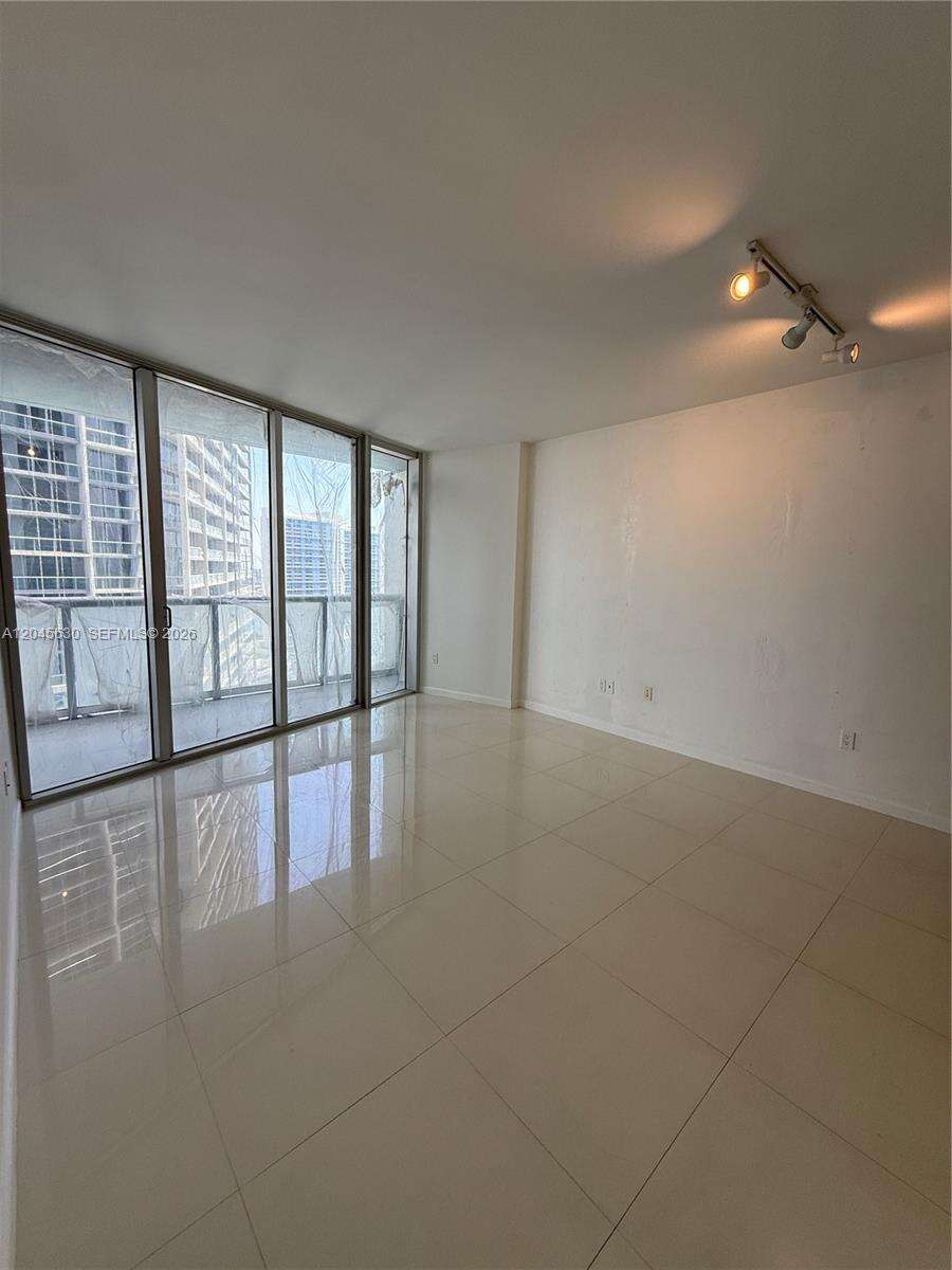 Icon Brickell 2 at 495 Brickell Ave, Miami, FL 33131 - For Rent photo 12