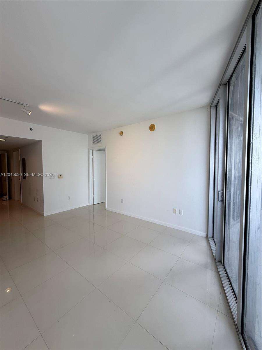Icon Brickell 2 at 495 Brickell Ave, Miami, FL 33131 - For Rent photo 13