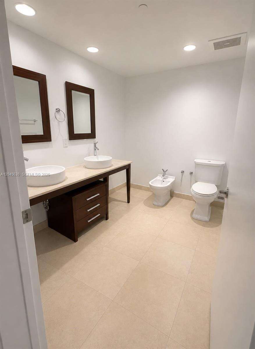 Icon Brickell 2 at 495 Brickell Ave, Miami, FL 33131 - For Rent photo 16
