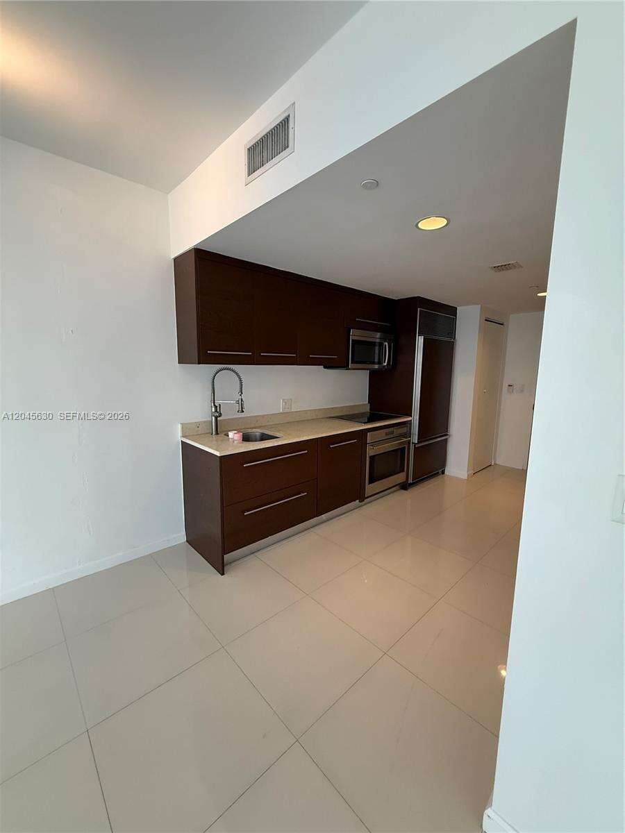 Icon Brickell 2 at 495 Brickell Ave, Miami, FL 33131 - For Rent photo 5