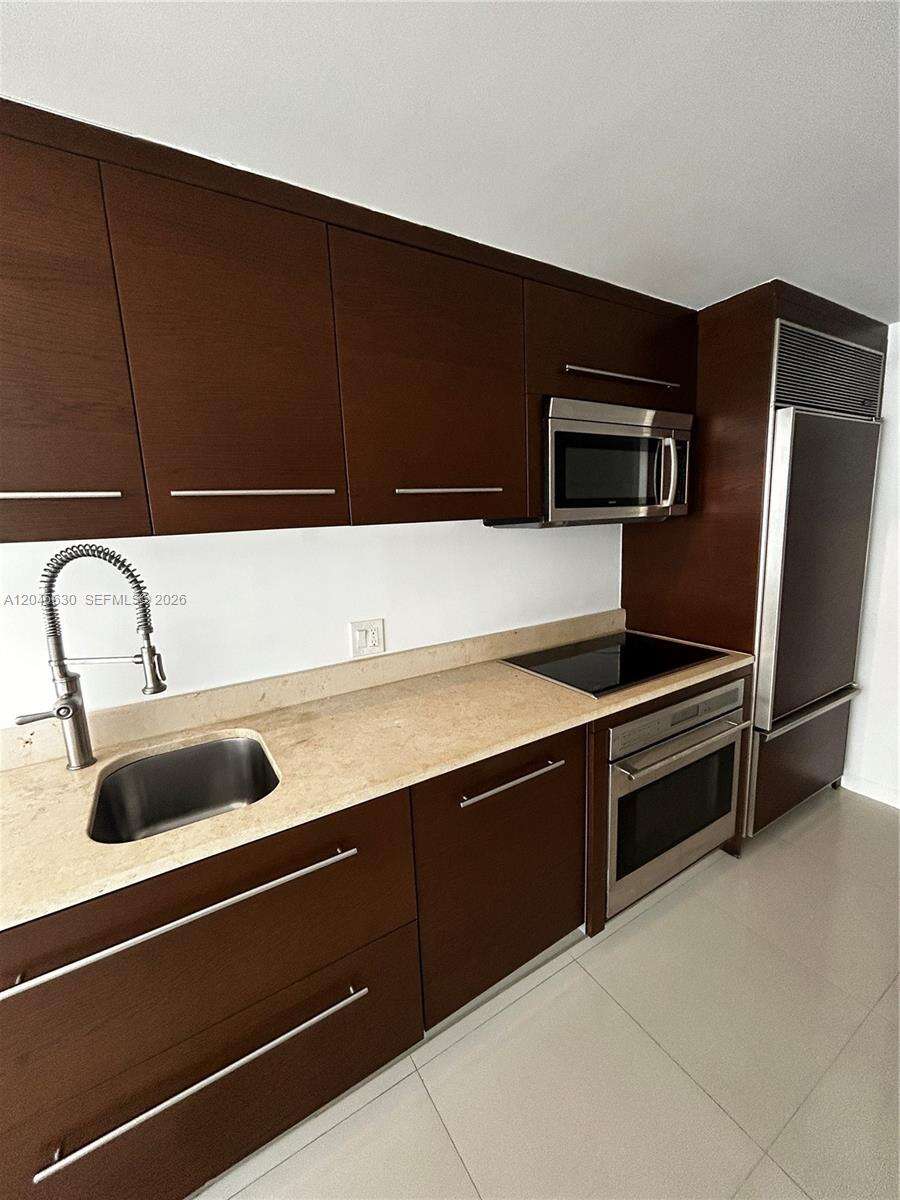 Icon Brickell 2 at 495 Brickell Ave, Miami, FL 33131 - For Rent photo 6