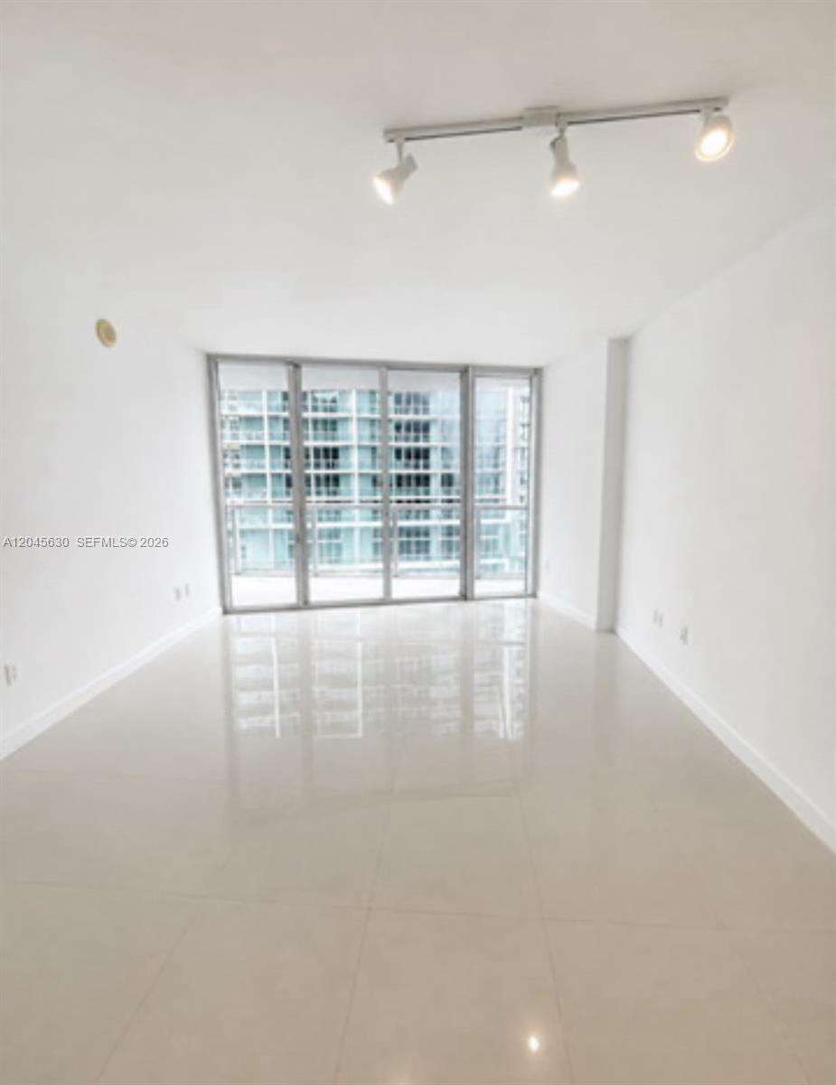 Icon Brickell 2 at 495 Brickell Ave, Miami, FL 33131 - For Rent photo 8