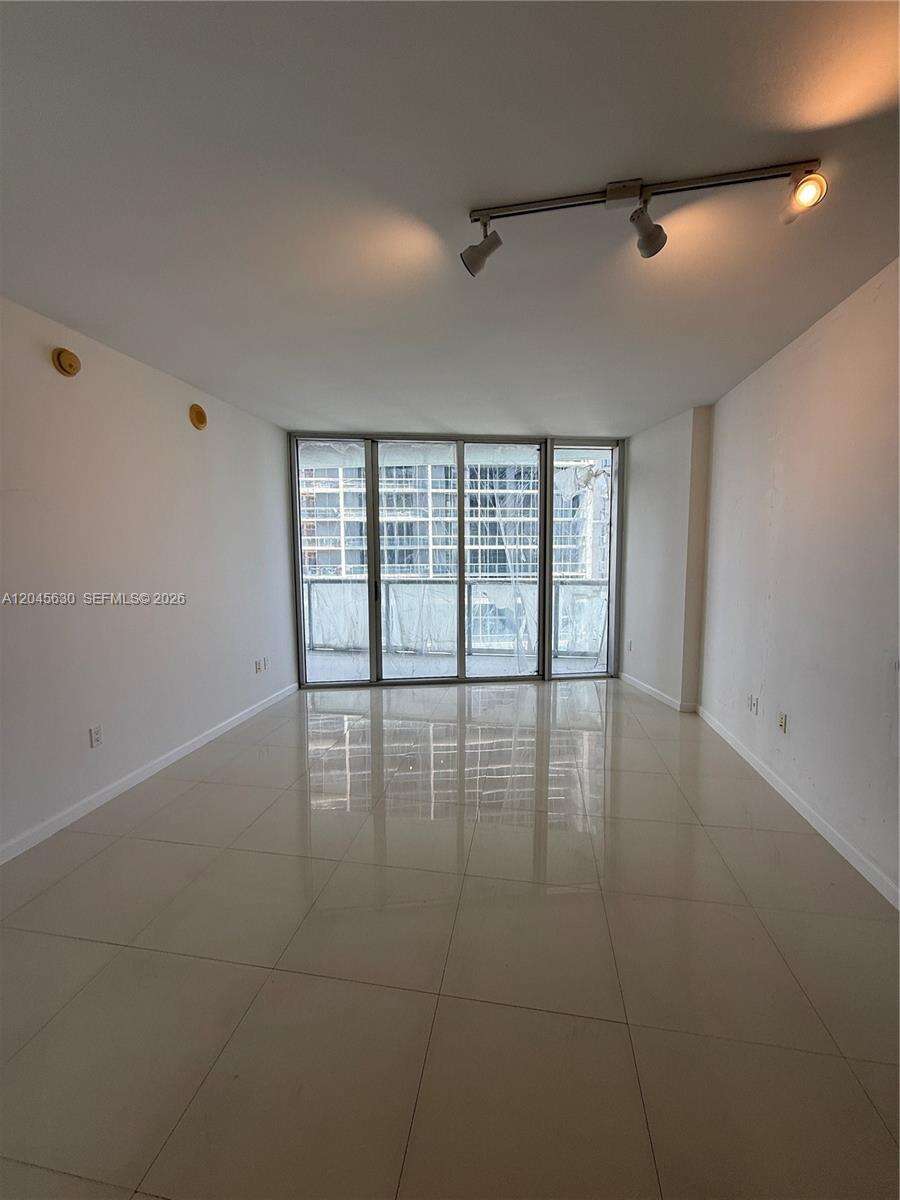 Icon Brickell 2 at 495 Brickell Ave, Miami, FL 33131 - For Rent photo 9