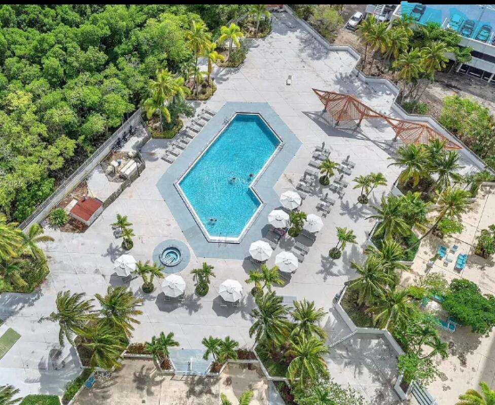 Arlen House at 100 Bayview, Sunny Isles Beach, FL 33160 - For Rent photo 2