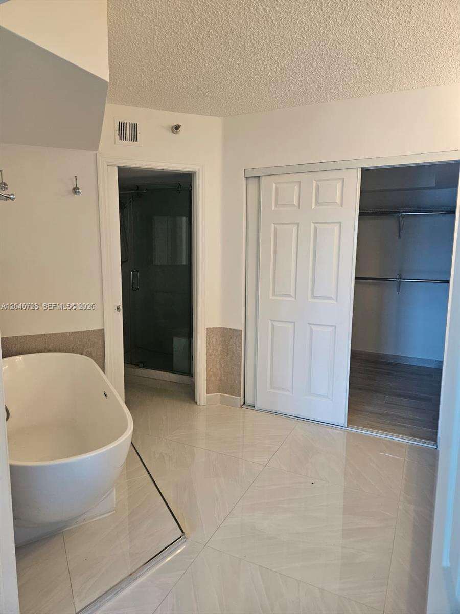 Mystic Pointe Tower 500 at 3530 Mystic Pointe Dr, Aventura, FL 33180 - For Rent photo 15