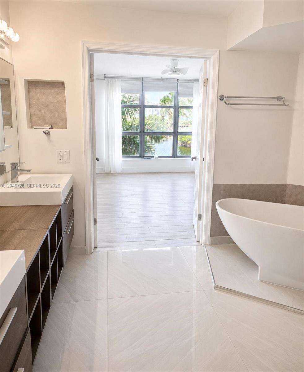Mystic Pointe Tower 500 at 3530 Mystic Pointe Dr, Aventura, FL 33180 - For Rent photo 16