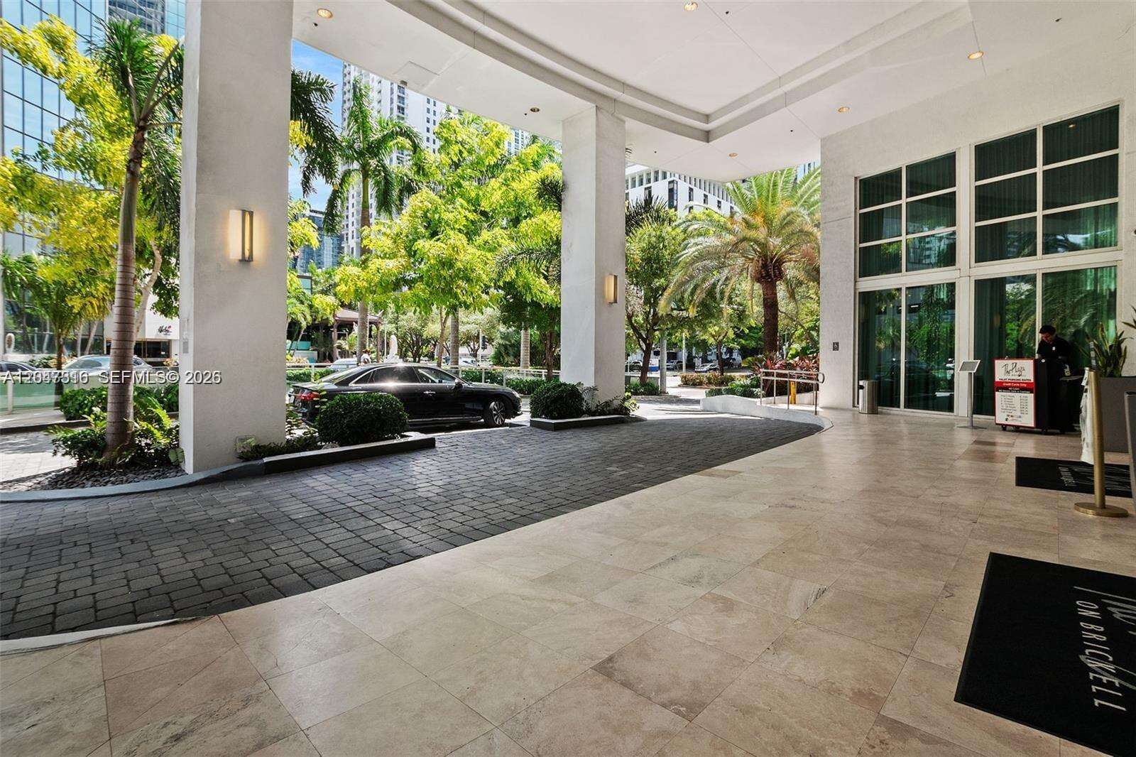 The Plaza On Brickell West at 951 Brickell Ave, Miami, FL 33131 - For Rent photo 2