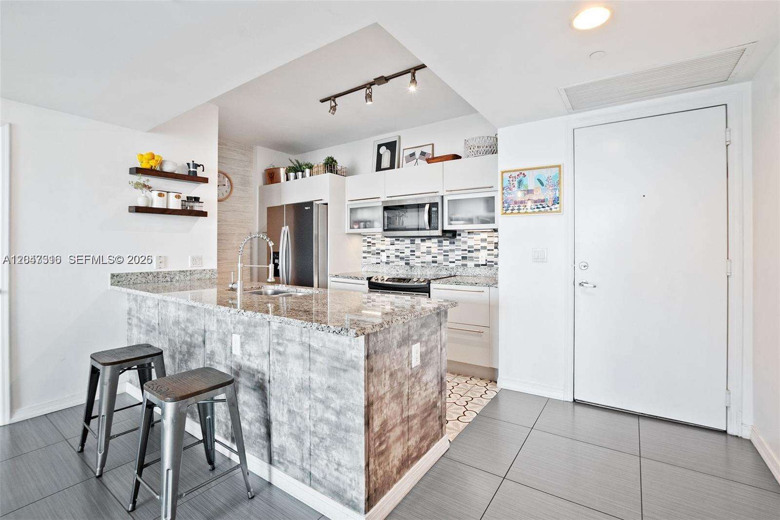 The Plaza On Brickell West at 951 Brickell Ave, Miami, FL 33131 - For Rent photo 4