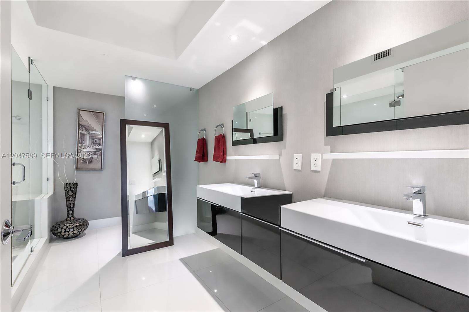 Ocean Four at 17201 Collins Ave, Sunny Isles Beach, FL 33160 - For Rent photo 22