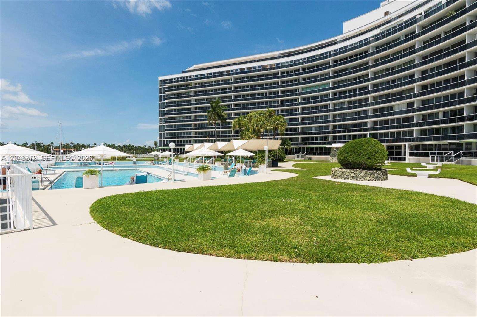 King Cole at 900 Bay Dr, Miami Beach, FL 33141 - For Rent photo 39