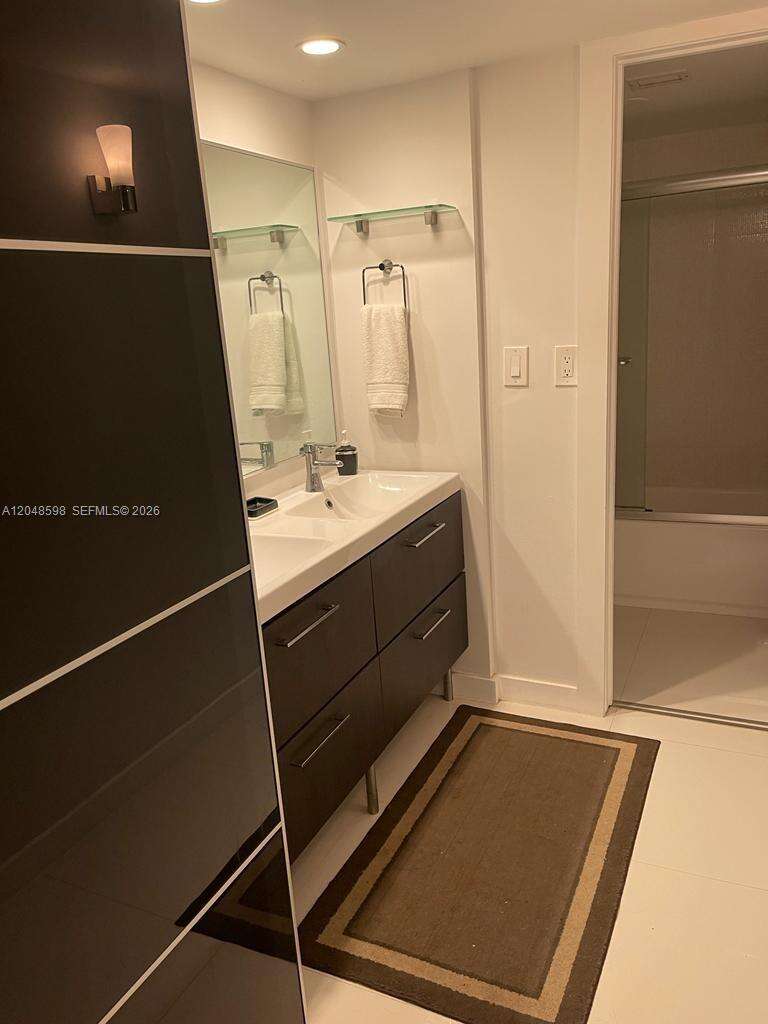 Arlen Beach at 5701 Collins Ave, Miami Beach, FL 33140 - For Rent photo 11