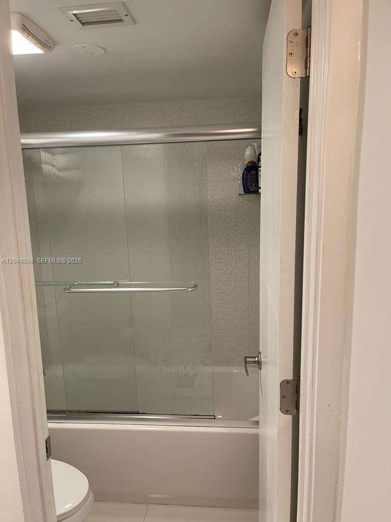 Arlen Beach at 5701 Collins Ave, Miami Beach, FL 33140 - For Rent photo 12