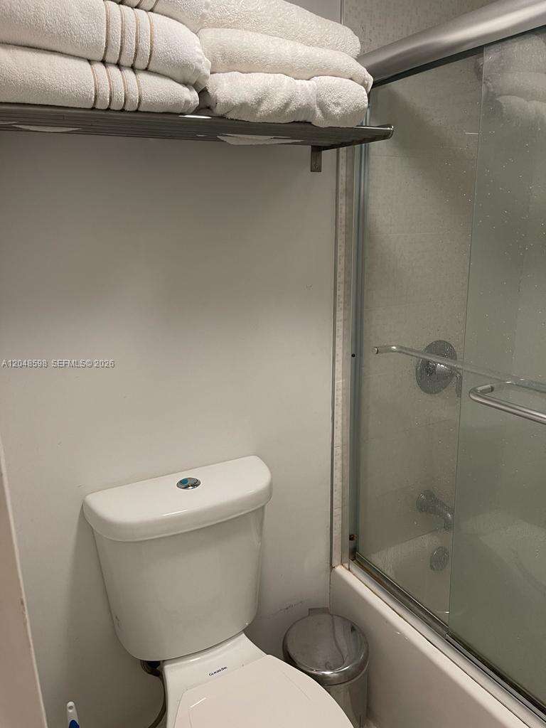 Arlen Beach at 5701 Collins Ave, Miami Beach, FL 33140 - For Rent photo 13