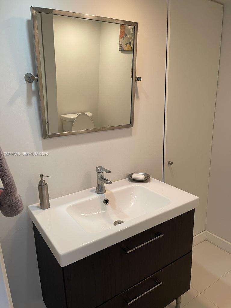 Arlen Beach at 5701 Collins Ave, Miami Beach, FL 33140 - For Rent photo 15