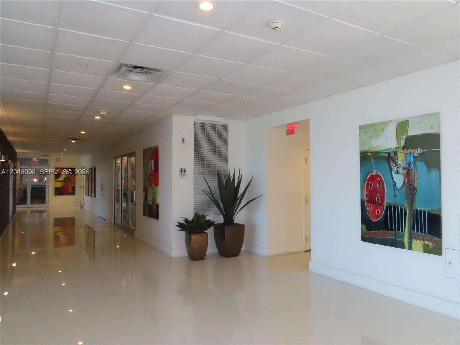 Arlen Beach at 5701 Collins Ave, Miami Beach, FL 33140 - For Rent photo 24